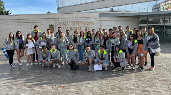 (Alumnos de la provincia de Granada que realizaron las estancia durante el curso 2021-2022, entre ellos José Luís Molina y Esther Muñoz)